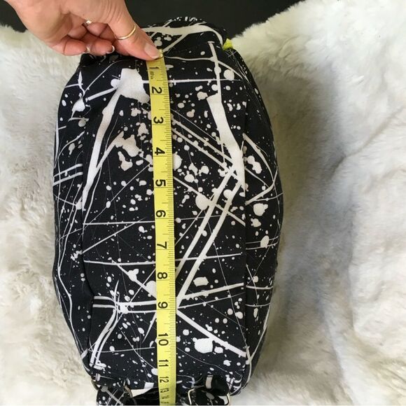ZumbaUnisex Black White Yellow Adjustable Straps Swag Duffle Backpack Bag main image 4